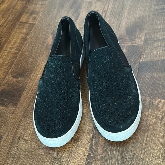 Vionic Kani black perforated slip on suede loafers sneakers, 6.5 - Picture 1 of 6